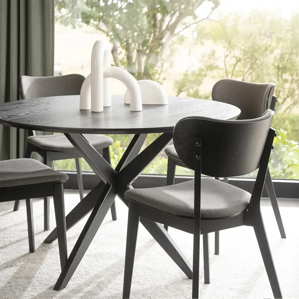 Calverton spisebord Ø120 cm svart eik