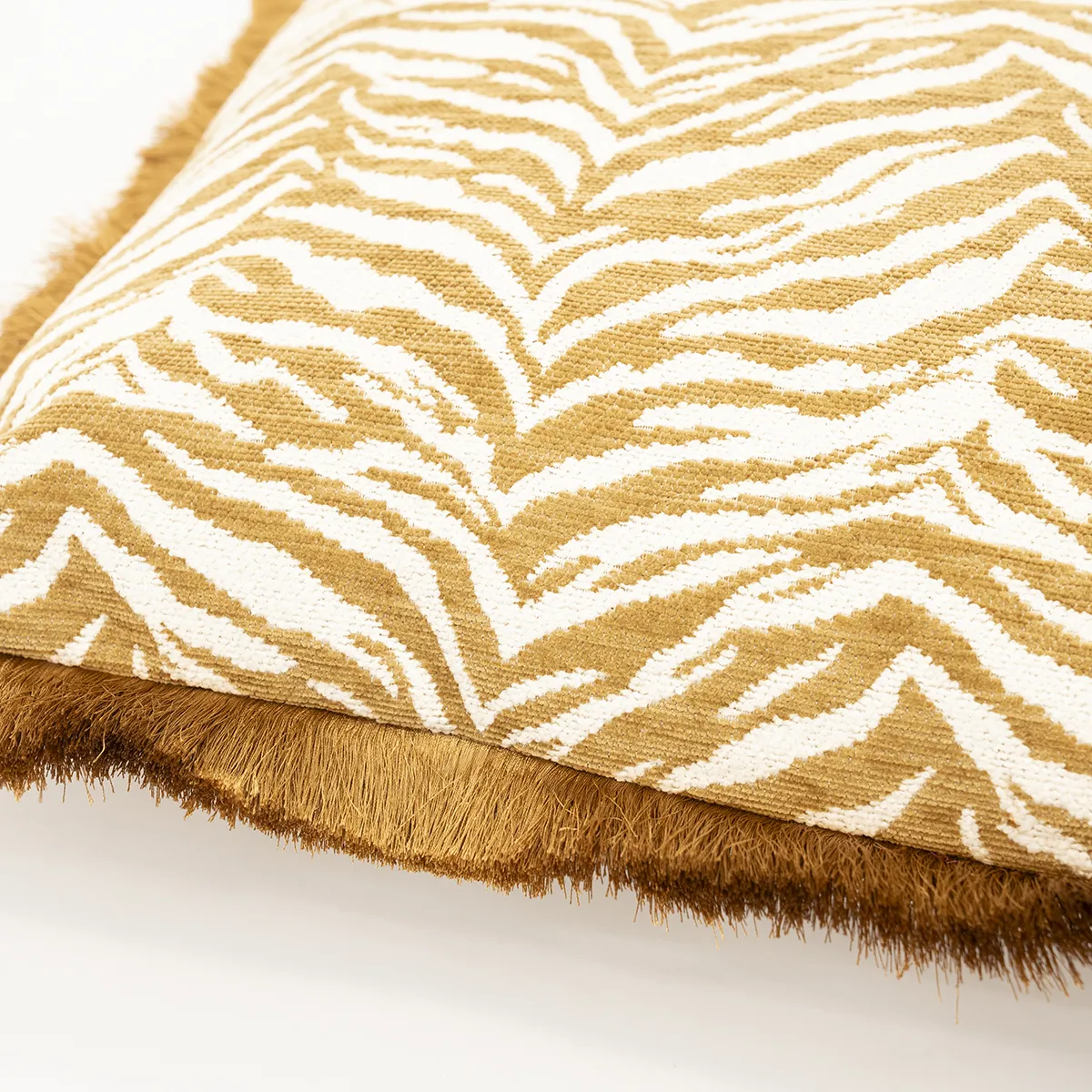 Pyntepute med frynser Tigra Mustard 40x60 cm