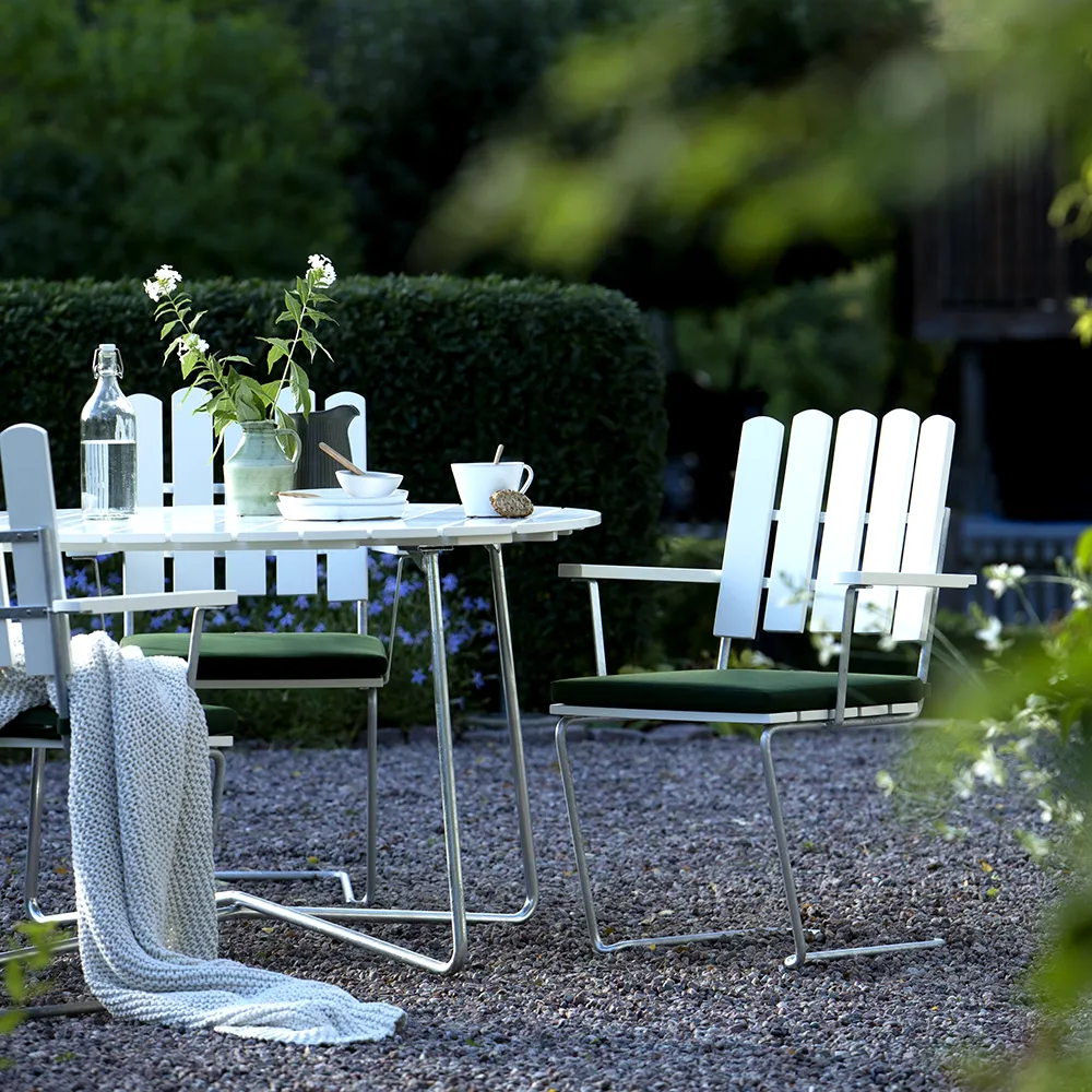 A2 Lenestol hvitlakkert eik / varmegalvanisert stativ Grythyttan Stålmöbler