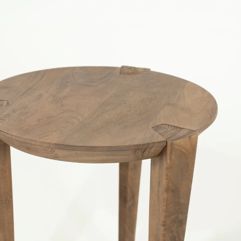 Davina Sidebord