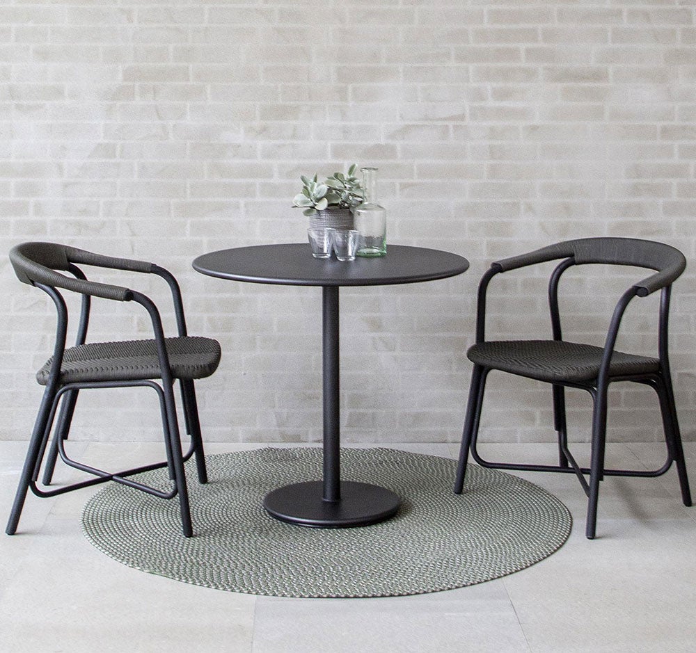 Noble lenestol i svart rotting