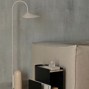 Justerbar Gulvlampe med Travertinfot Arum Cashmere