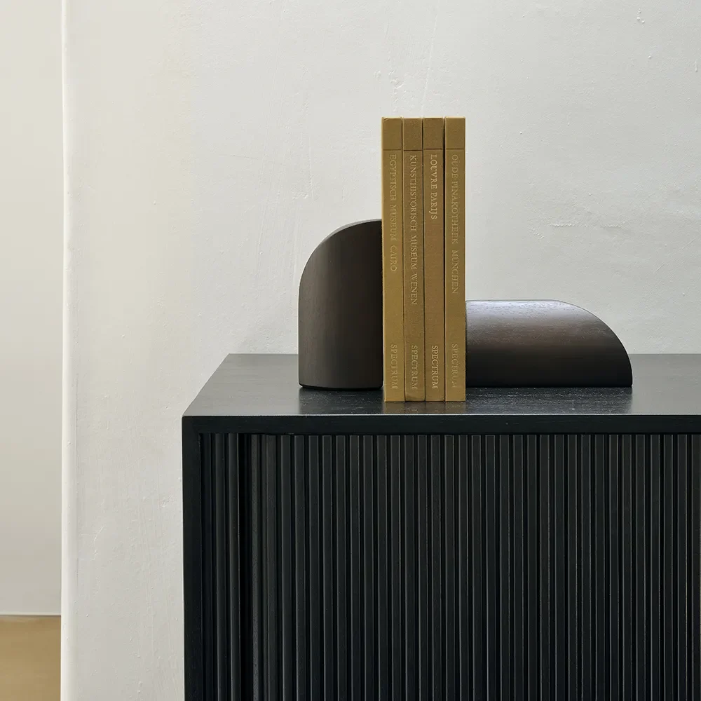  PI bokstøtte lakkert mørk brun mahogni -sett med 2 stk