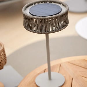 Illusion bordlampe mellom Taupe