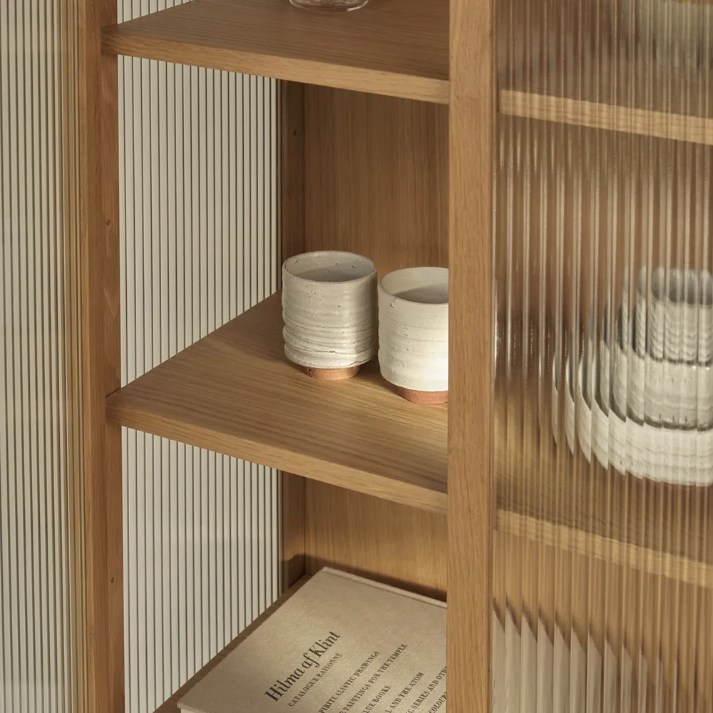 Reed Vitrineskap - Natural Oak