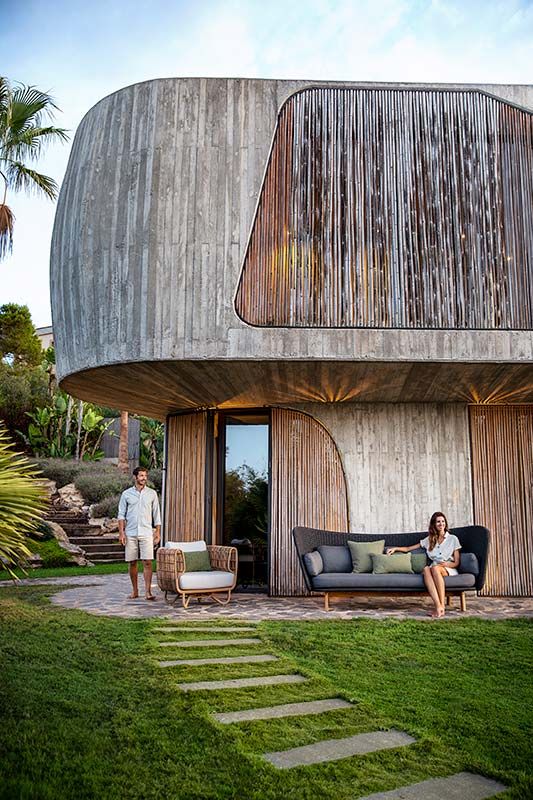 Peacockvingesofa mørkegrå inkludert puter