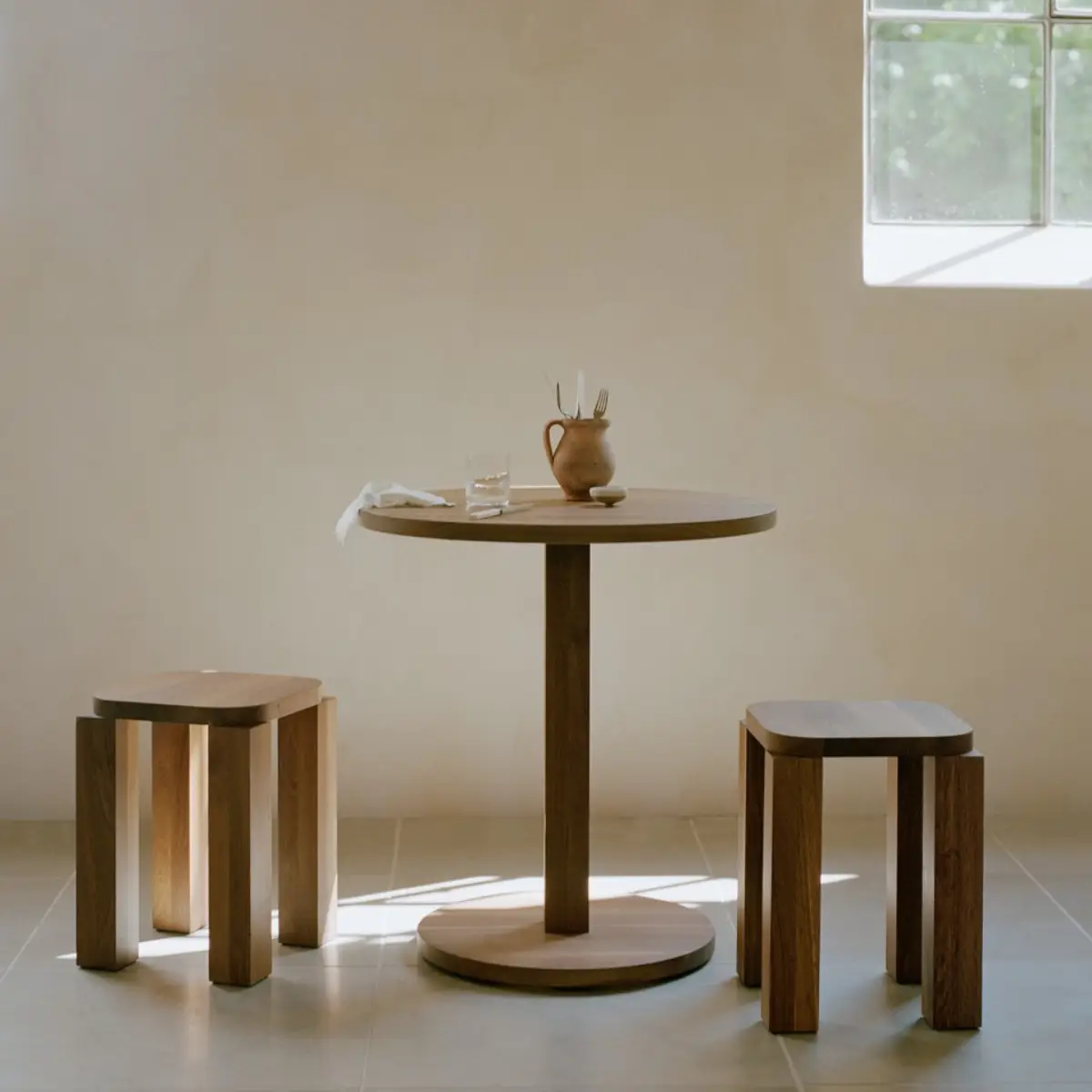 Atlas Bistrobord Ø70cm Røkt eik