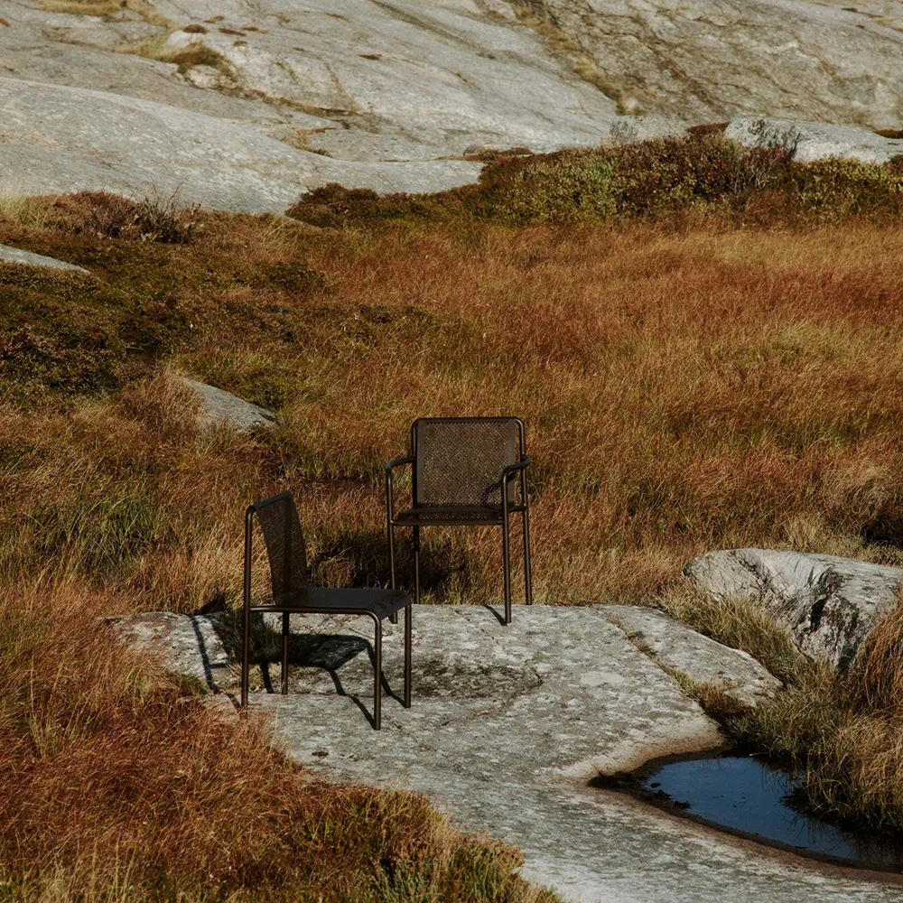 Dapple stol med armlener Dark Chocolate