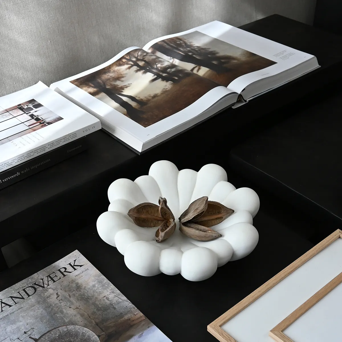Håndlaget Dekorasjonsskål Bloom Bone White Ø 28,5 cm