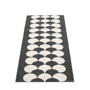 Poppy Black / Vanilla teppe 70 x 150 cm