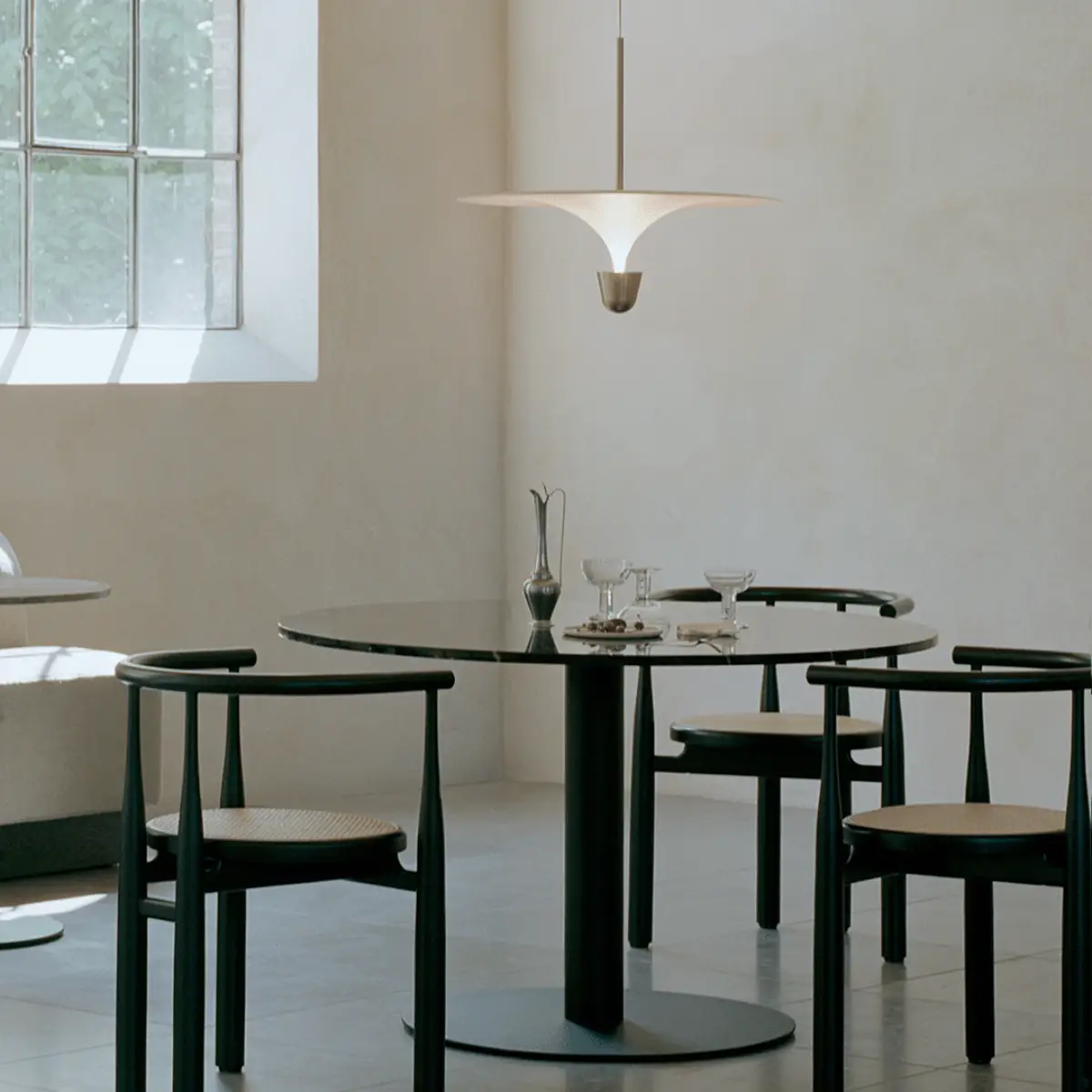 Florence Søylebord Ø145cm Sort Marquina Marmor
