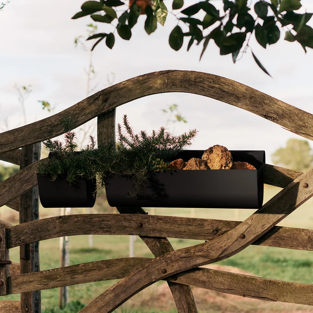 Uma Blomsterkasse med holder Large Black