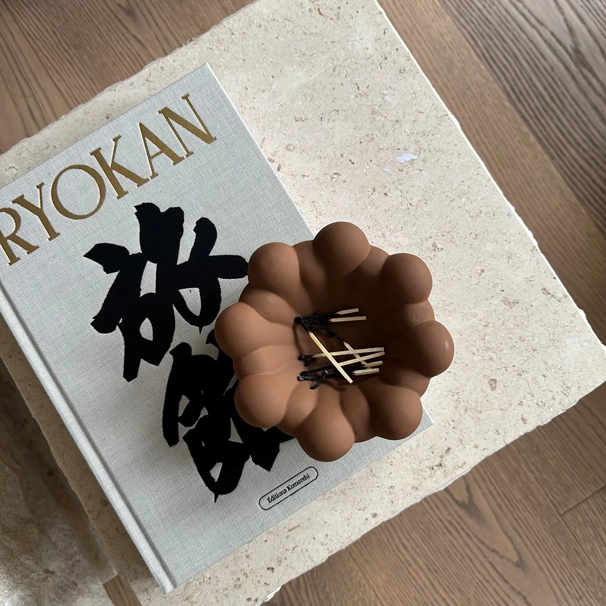 Håndlaget Dekorasjonsskål Bloom Almond Ø 15,5 cm