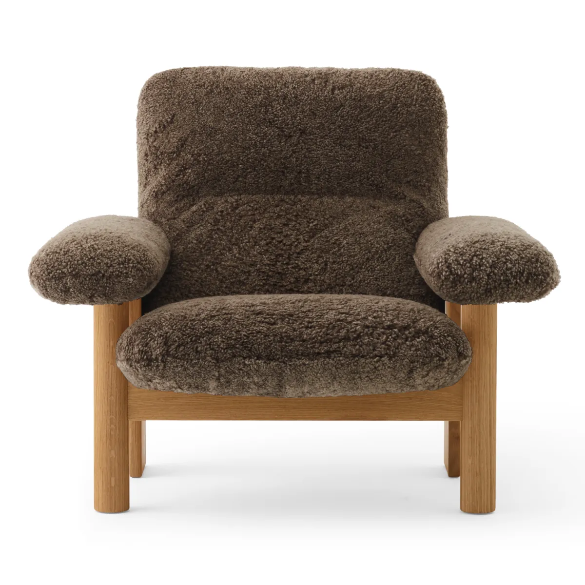 Brasilia loungestol helpolstret høy rygg firbent understell massiv eik natur Sheepskin Nevotex Root