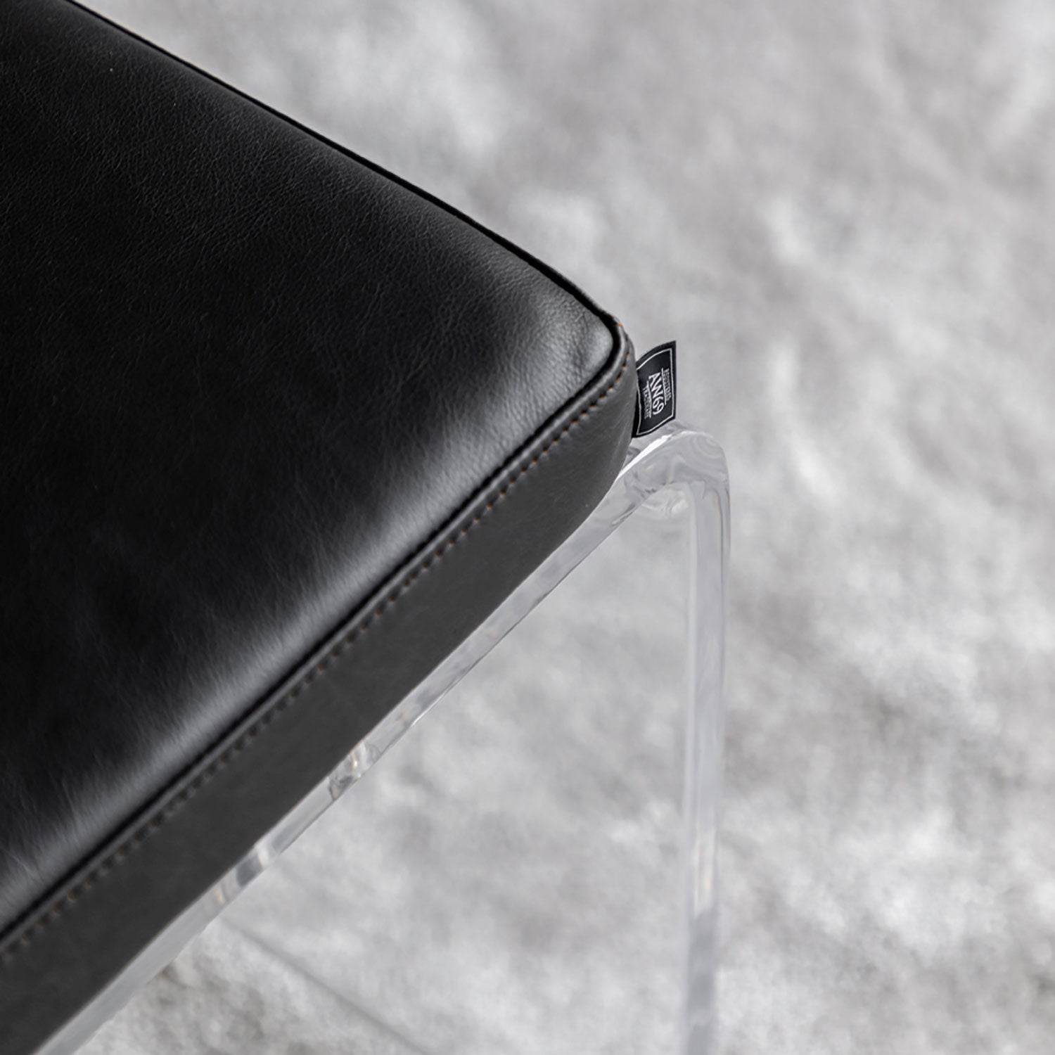 Robby puff pleksiglass/Mountain Black Artwood