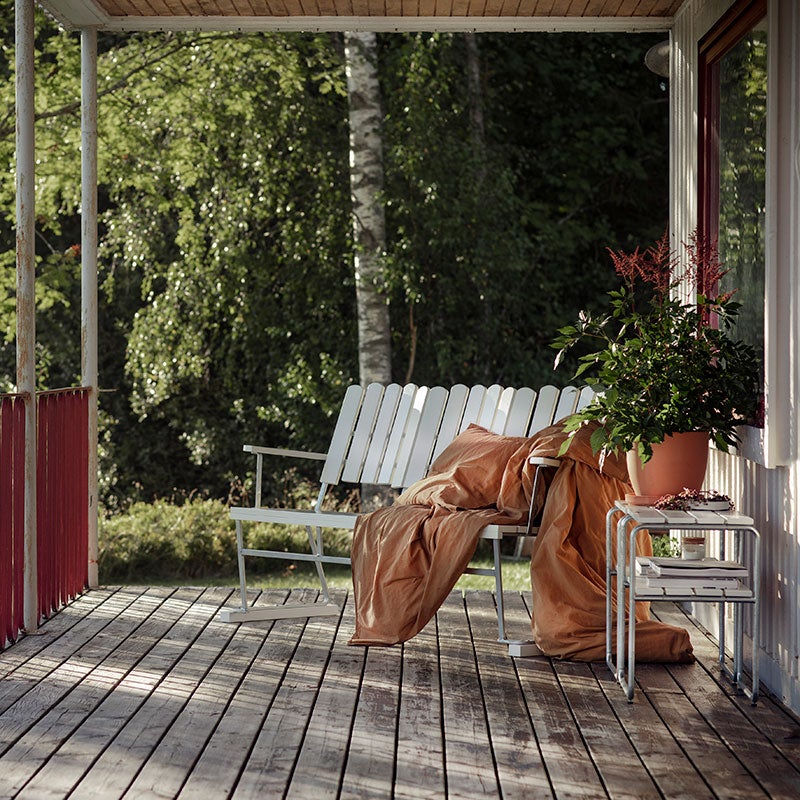 Sofa 6 hvitlakkert eik / galvanisert sinkstativ Grythyttan Stålmöbler