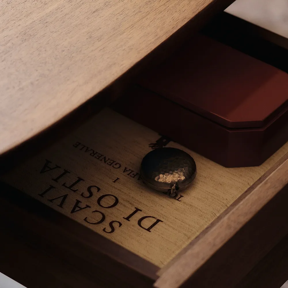 Avlastningsbord i Valnøtt Feve