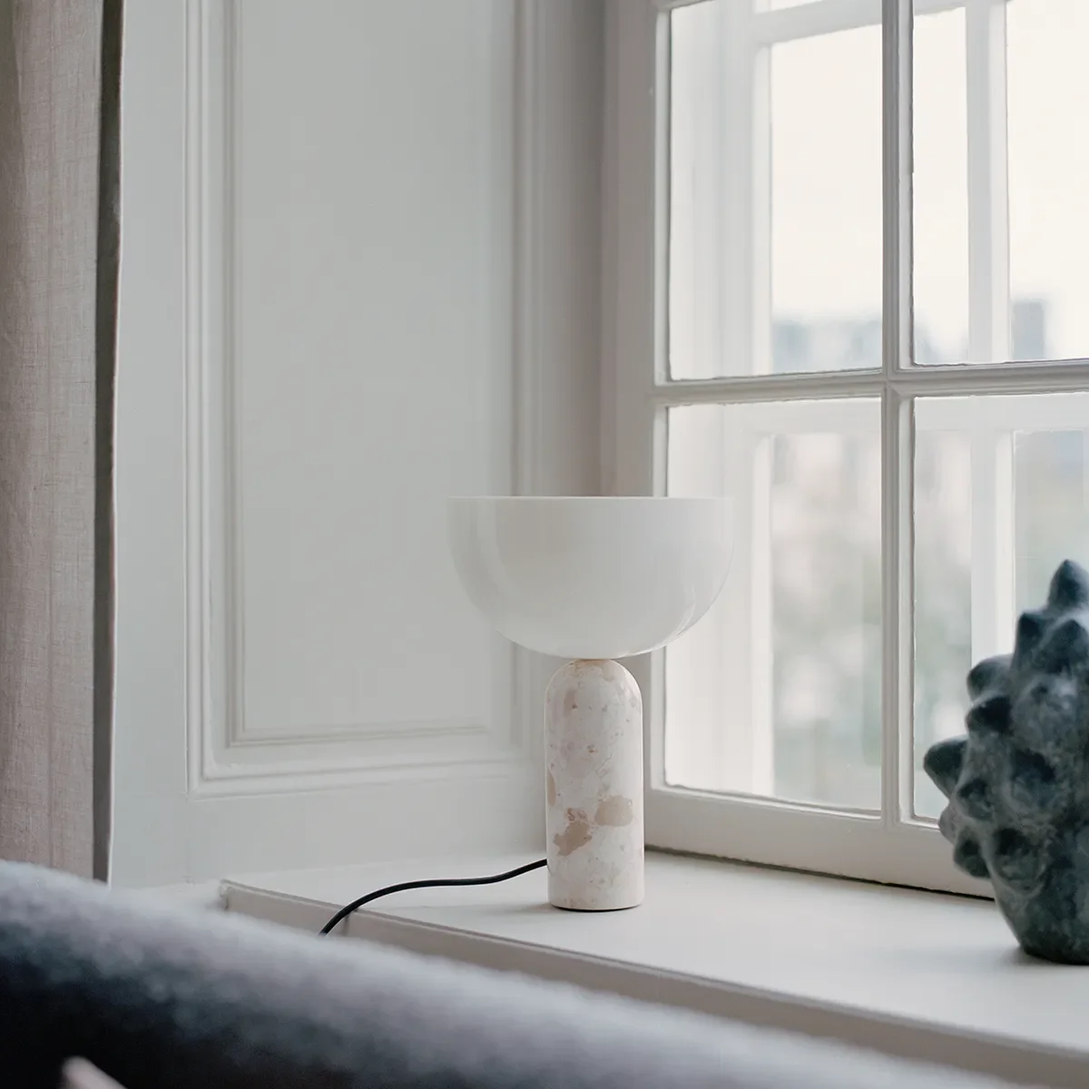 Kizu Bordlampe Small Sort Marble EU