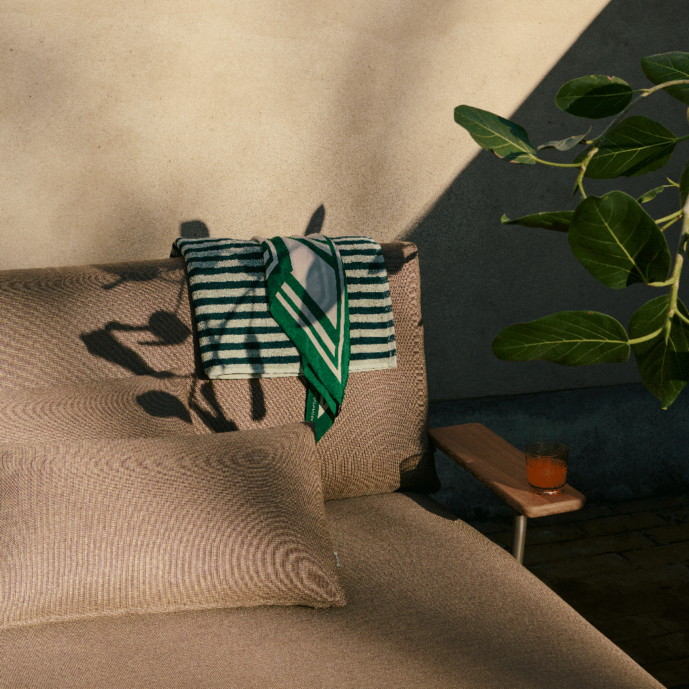 Loungebed Settle med armlener Taupe