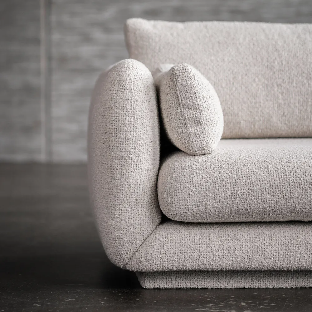 Bloom 3-seters sofa m/sokkel Sand