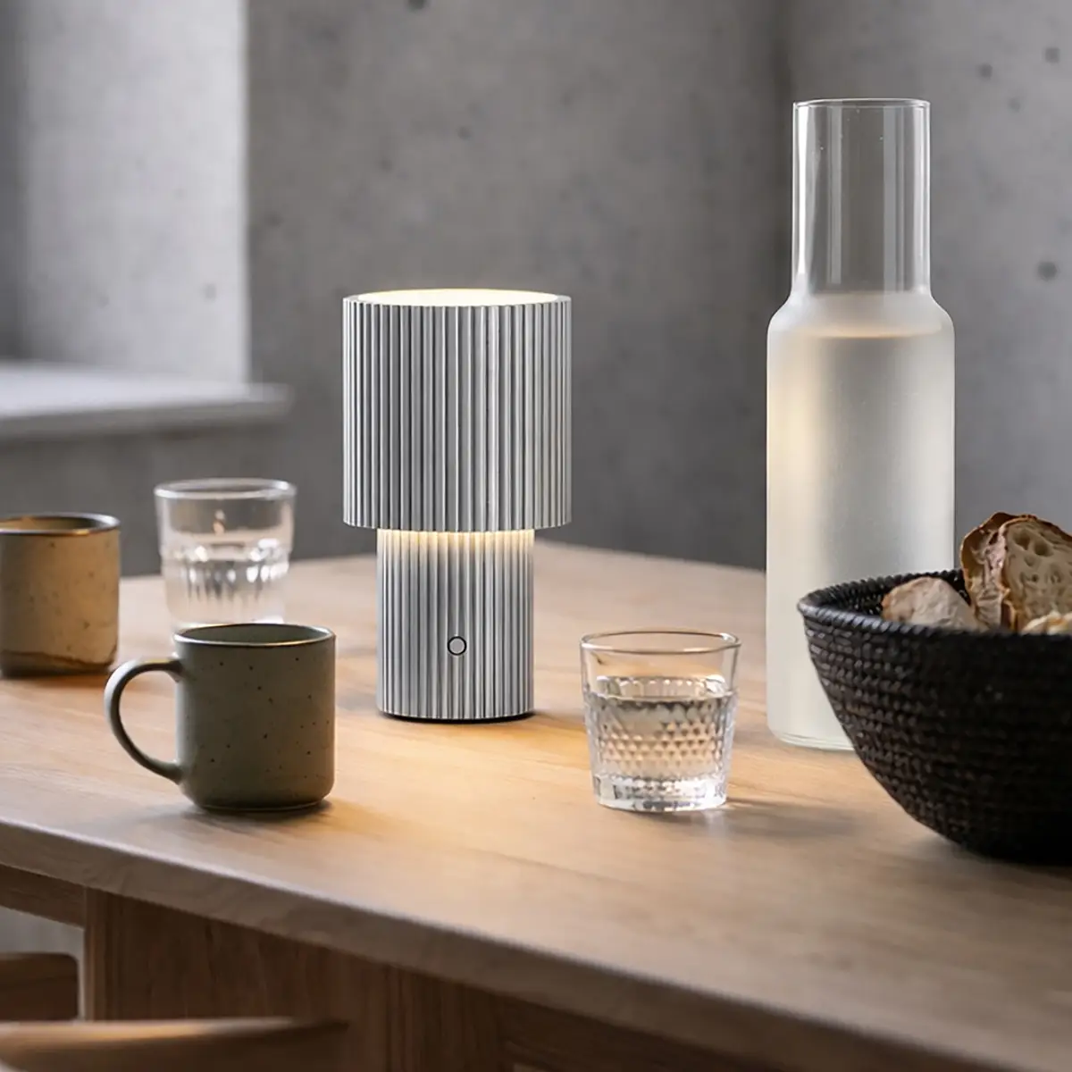 Iluma bærbar bordlampe Ø12,2 x H22,1 cm metall sølv