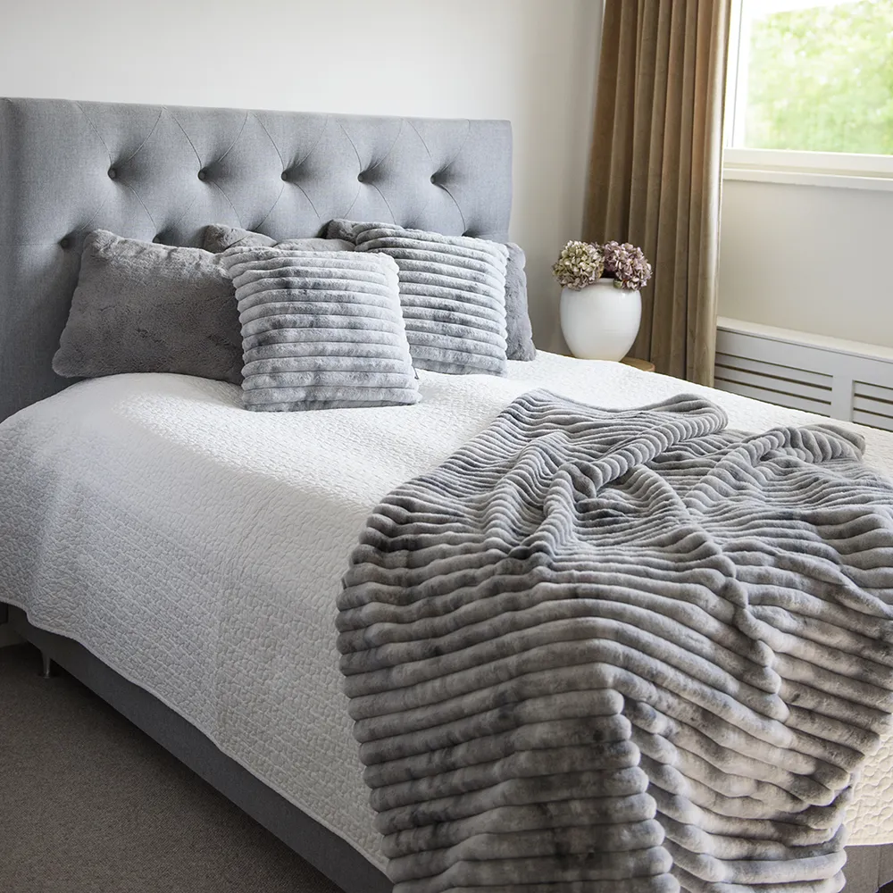 Stripy pyntepute 45x45 cm