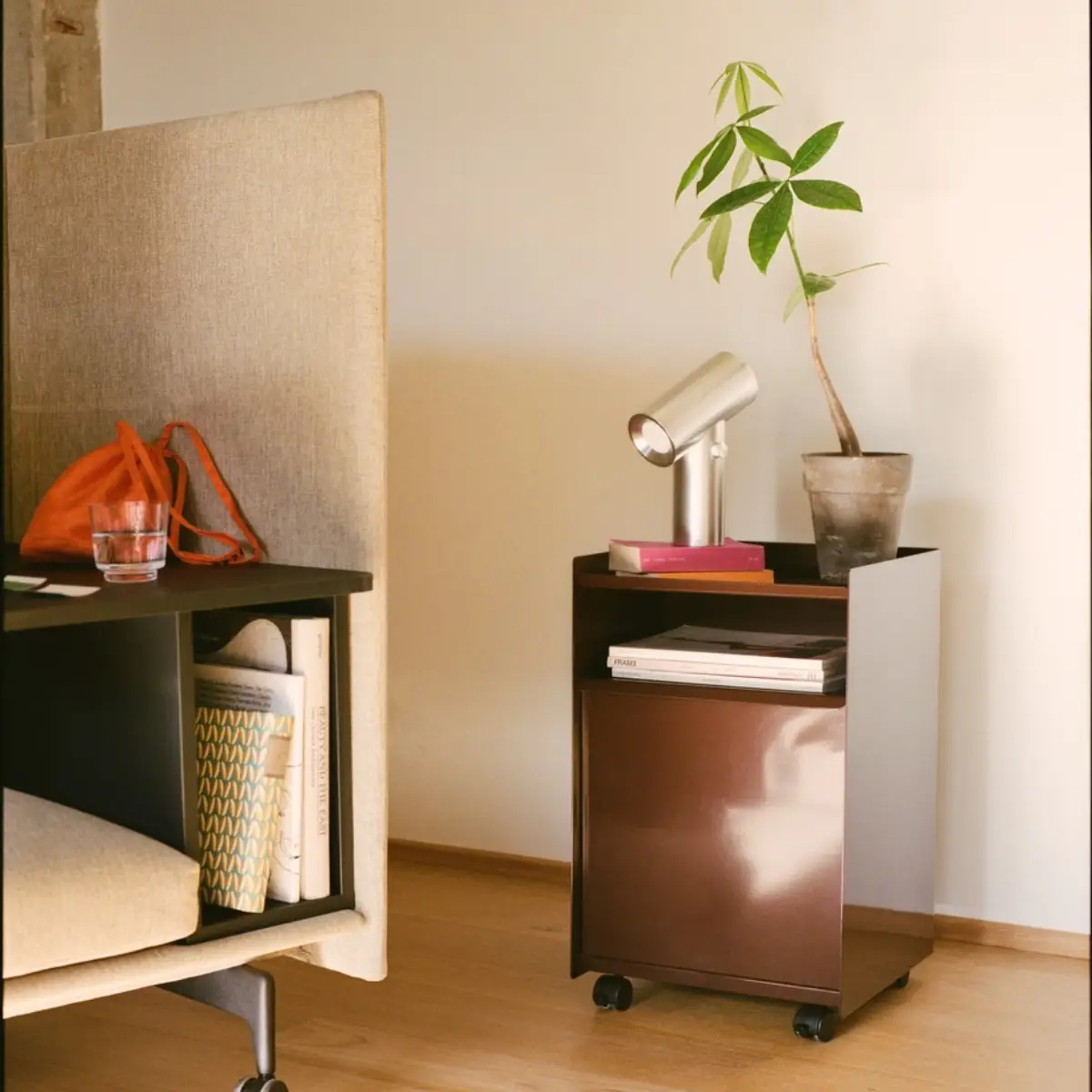 Folded Trolley med skuff, H 61,5 cm – mørkerød
