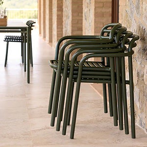 Bliss spisebord inkl. to stoler med armlener - Mørkegrønn aluminium