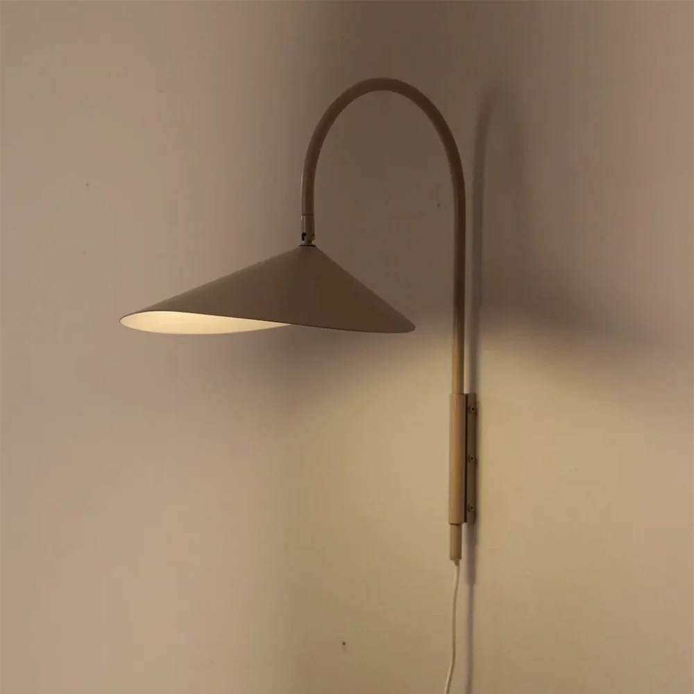 Arum Swivel Vegglampe - Cashmere