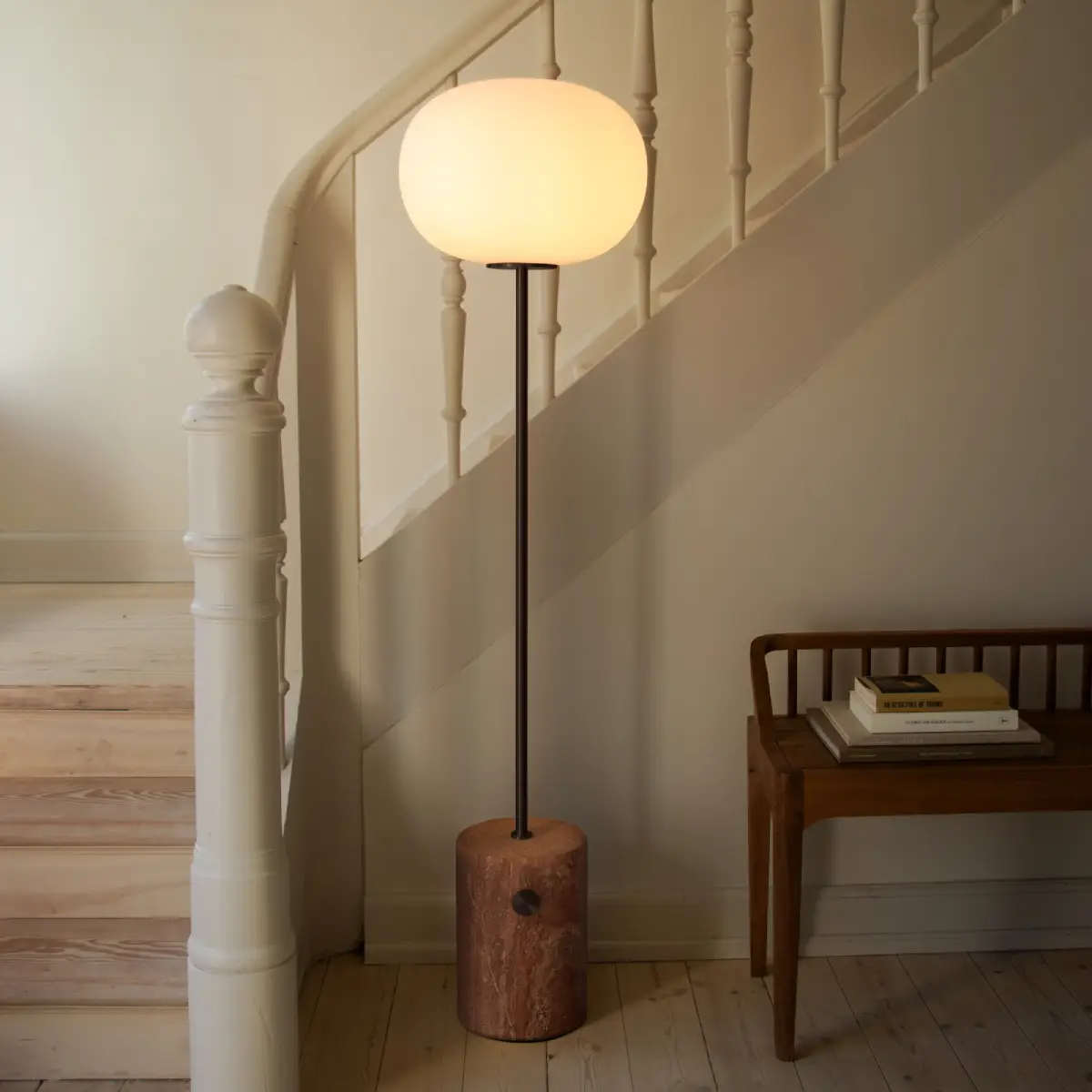 JWDA Gulvlampe Travertin, Rød/Messing, Bronsebelagt