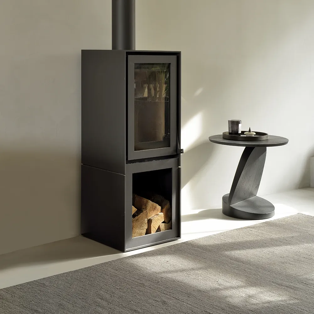 Oblic sidebord i svartlakkert teak