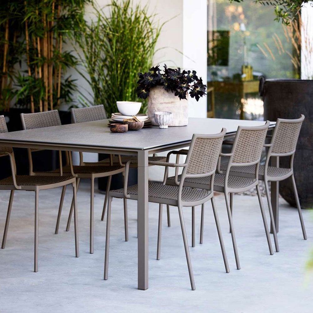 Pure/Less dining group