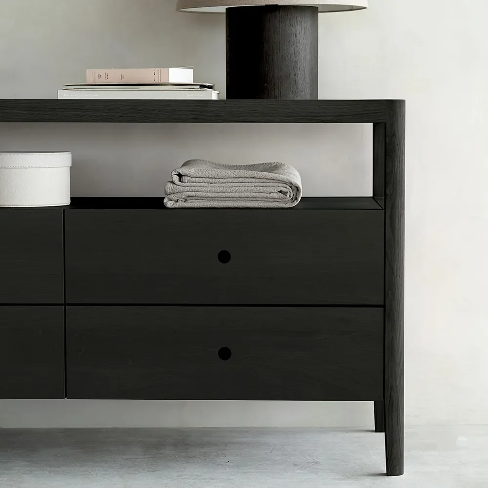 Spindle kommode svartlakkert eik