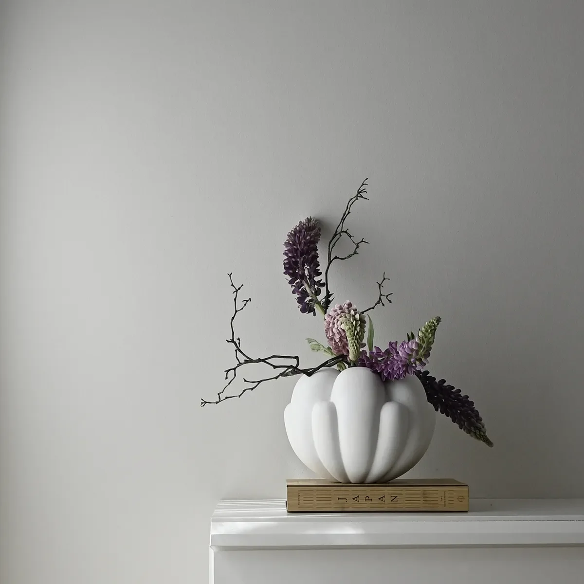 Håndlaget vase Bloom Petit Bone White H18 cm