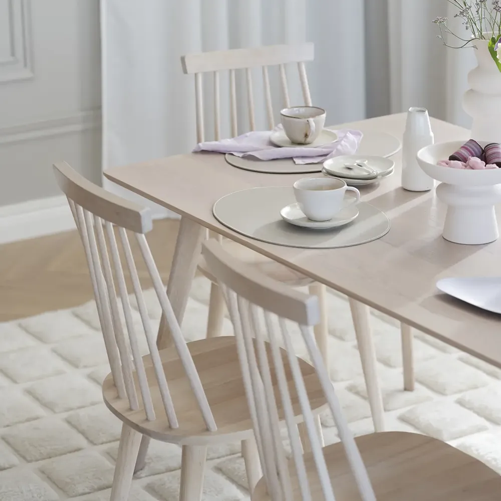 Lotta spisestol hvit pigmentert