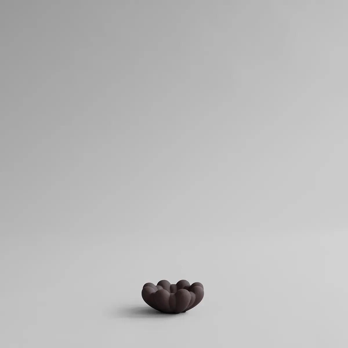 Håndlaget Dekorasjonsskål Bloom Chocolate Brown Ø 15,5 cm
