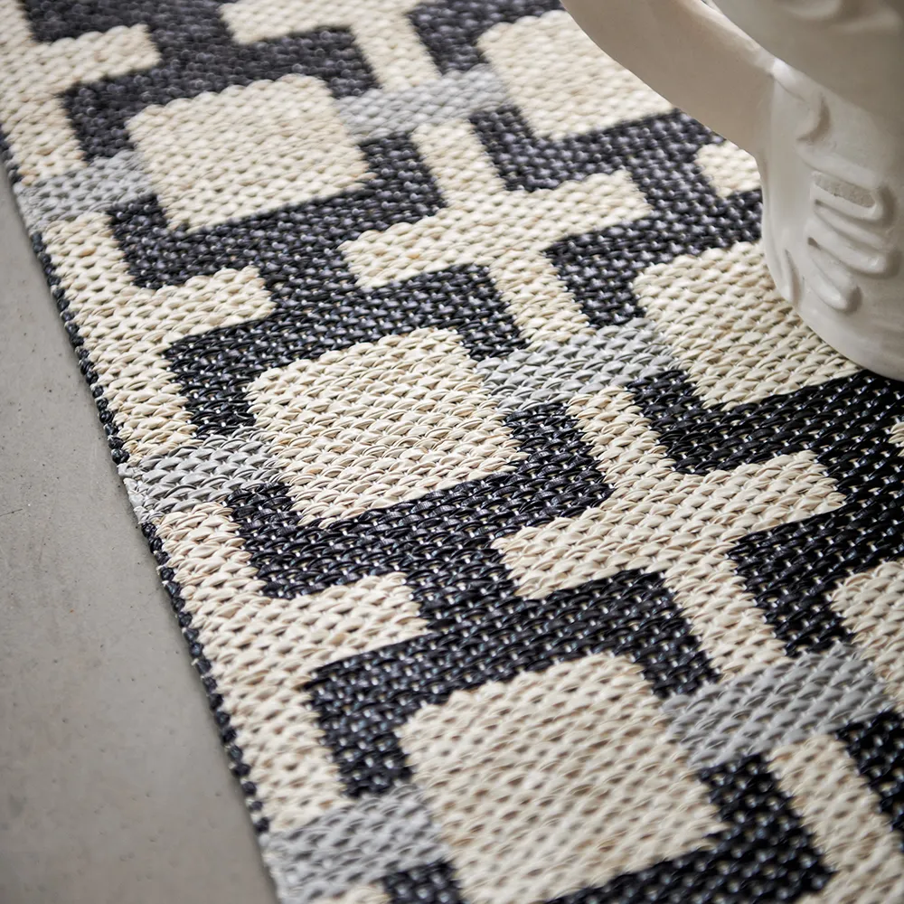 Tom teppe Black/Cream/Warm Grey 70 x 180 cm