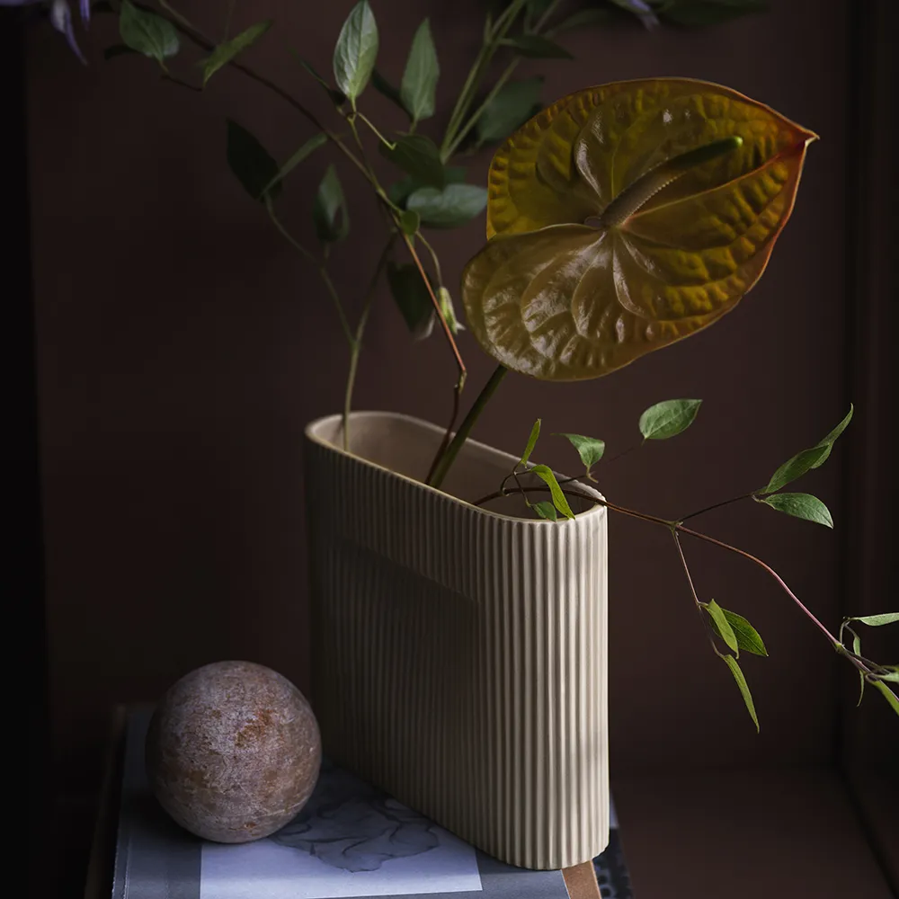 Ridge Vase H: 16,5 cm Beige