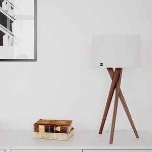 Vega bordlampe valnøtt/hvit