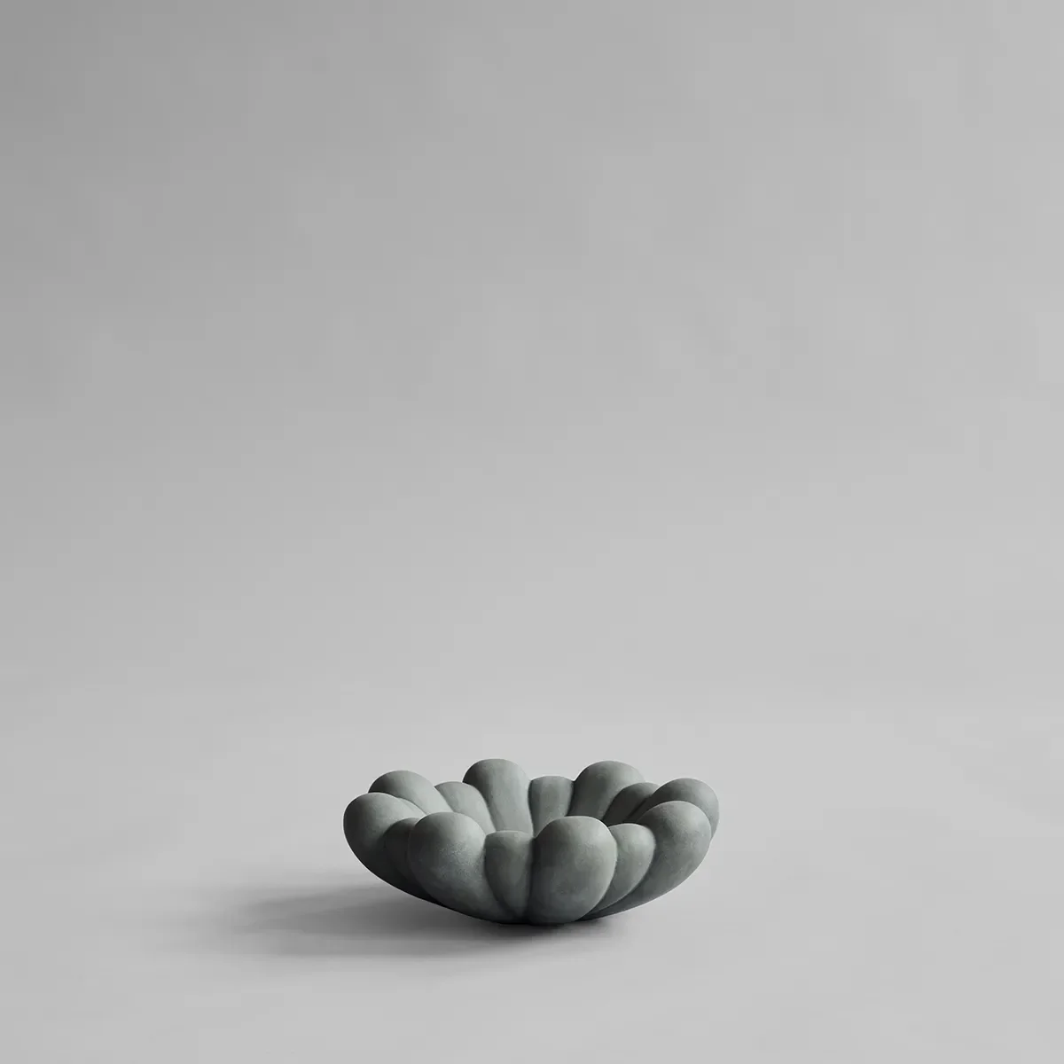 Håndlaget Dekorasjonsskål Bloom Dark Grey Ø 28,5 cm