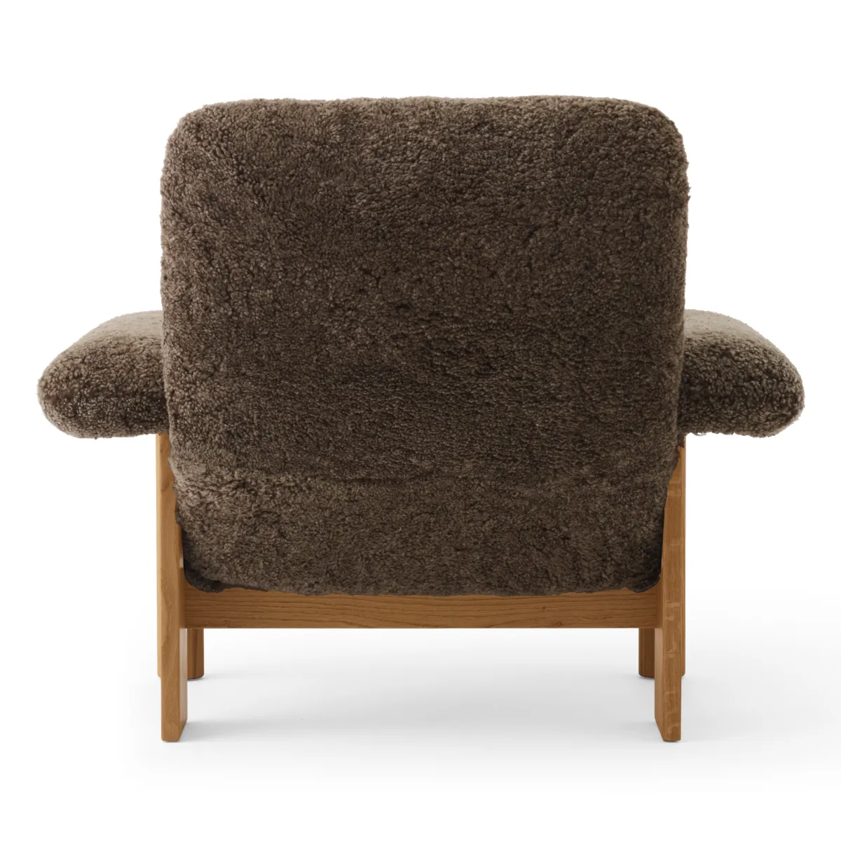 Brasilia loungestol helpolstret høy rygg firbent understell massiv eik natur Sheepskin Nevotex Root