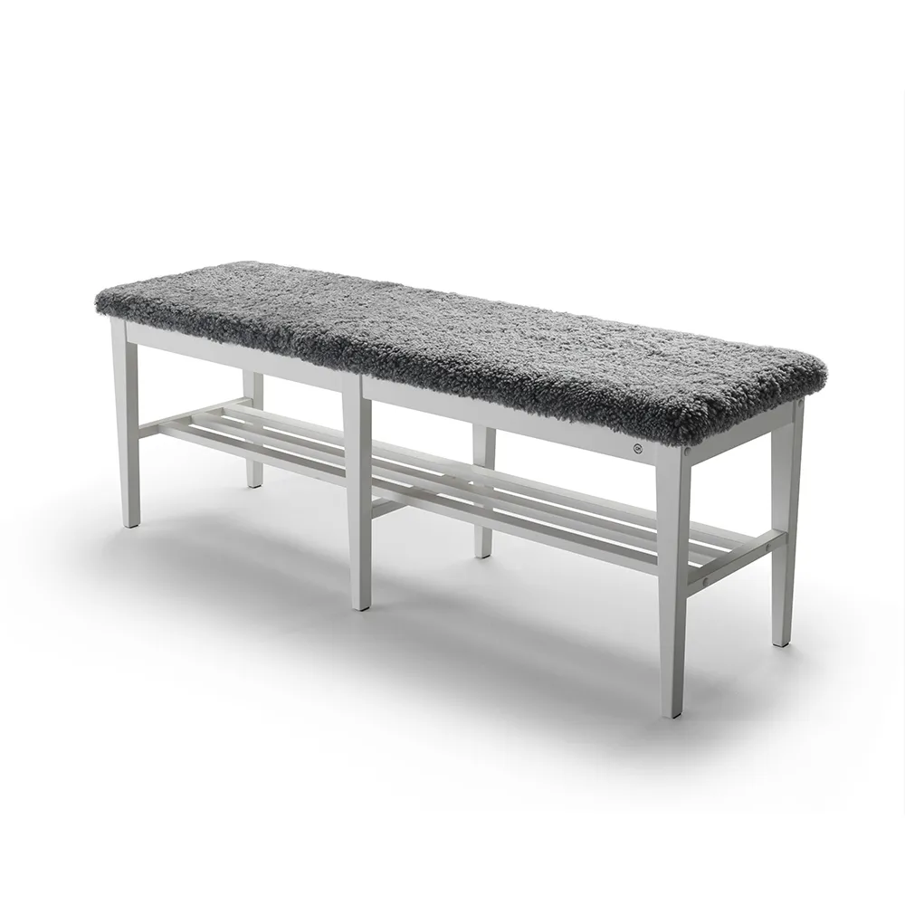 Nadja Bench 130 cm Hvitlakkert bjørk/saueskinn Lys grå