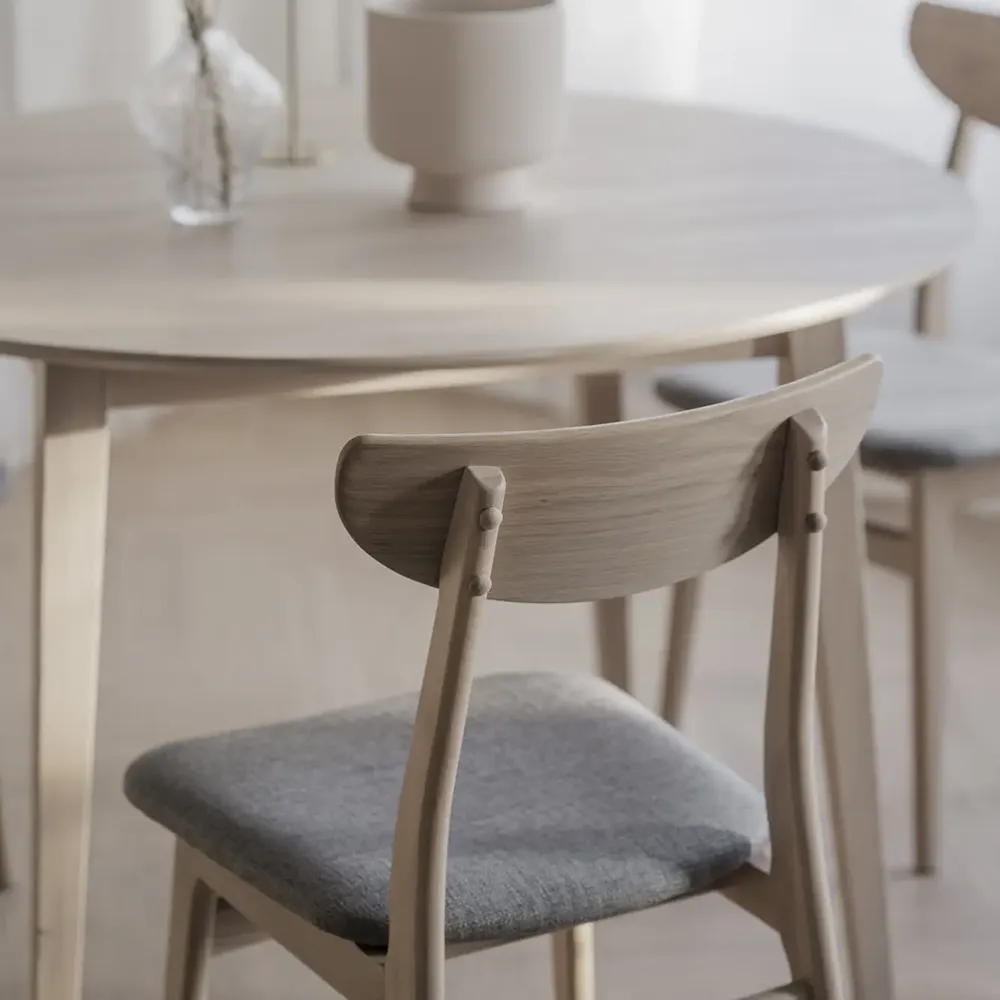 Rodham stol hvitpigmenterad eik/lysgrå