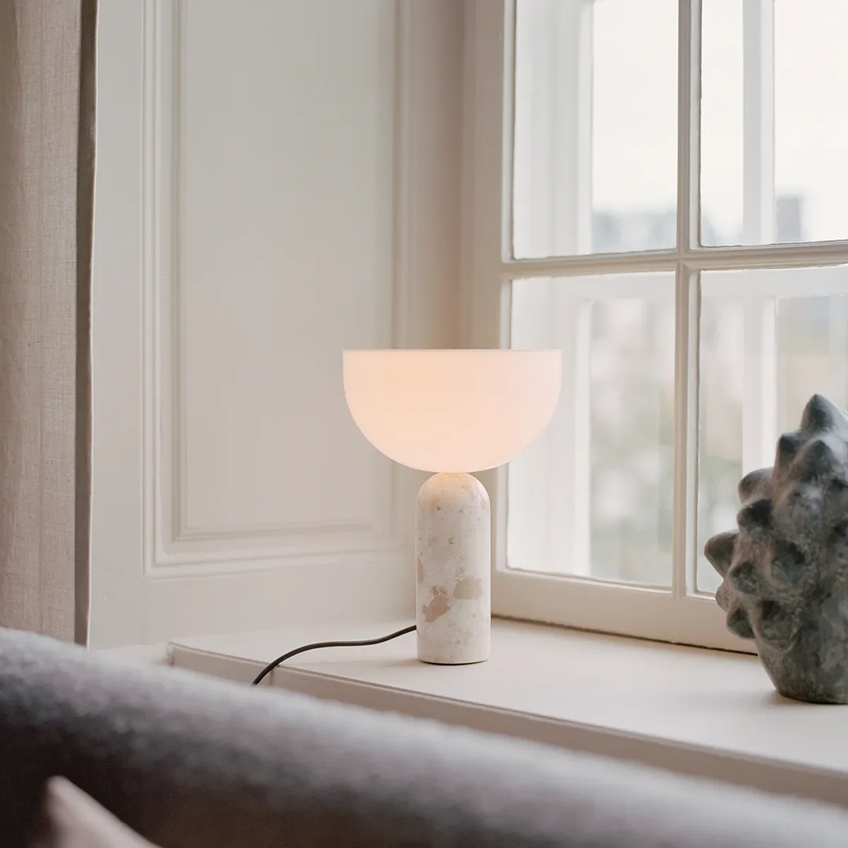 Kizu Bordlampe Small Sort Marble EU