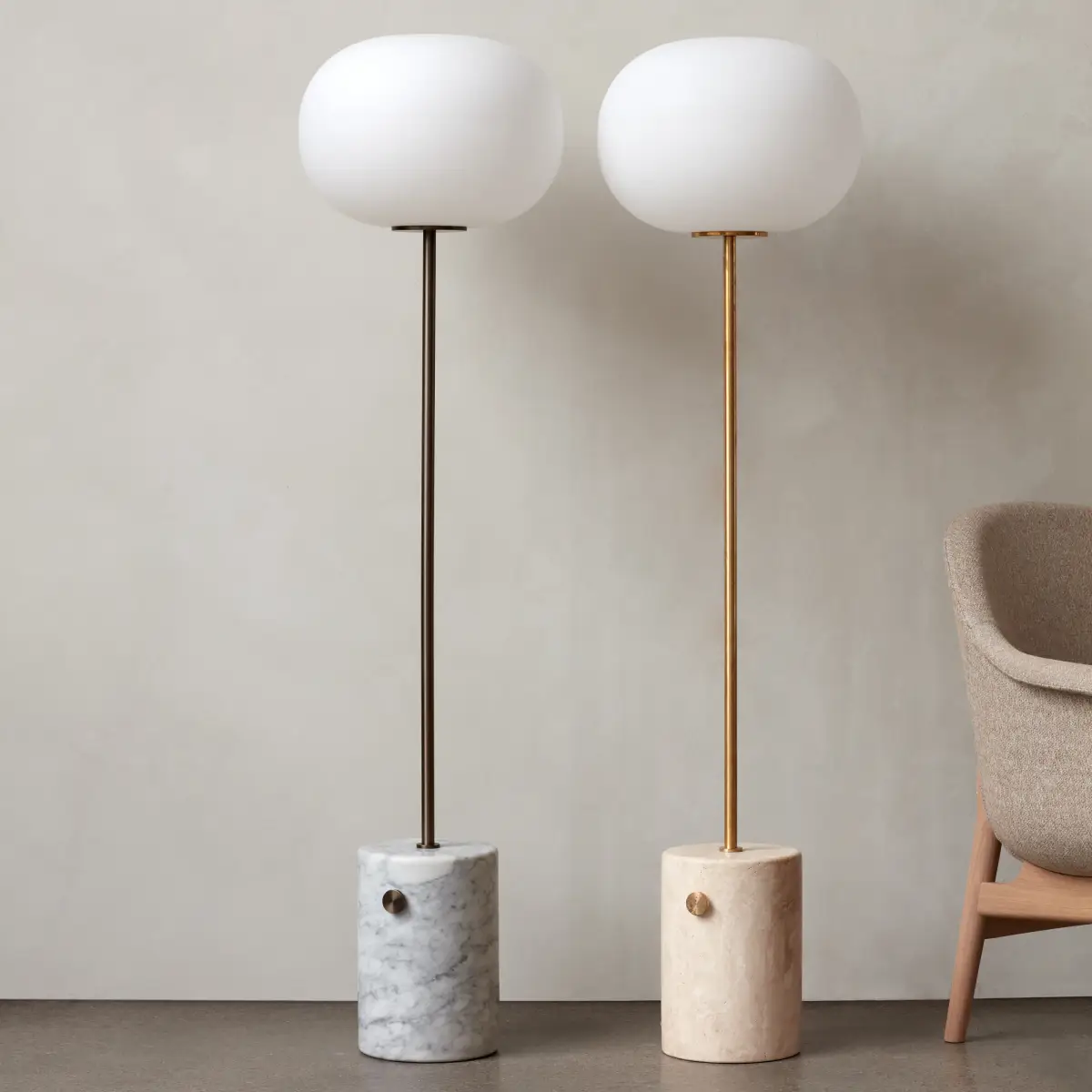 JWDA Gulvlampe Marmor Carrara/Messing, Bronsebelagt