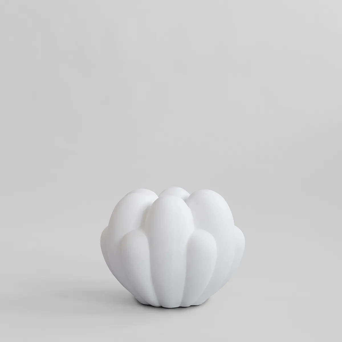Håndlaget vase Bloom Mini Bone White H27 cm