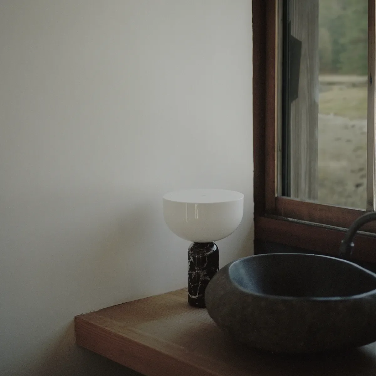 Kizu Bærbar bordlampe Sort Marble
