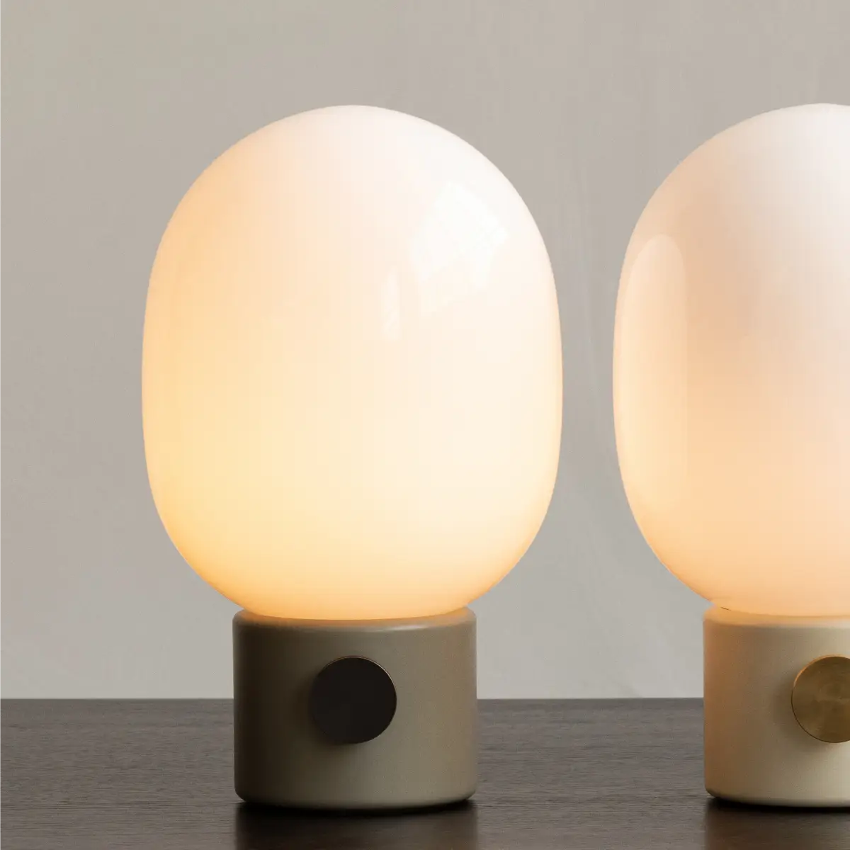 JWDA Bordlampe Stål Alabasthvit Liten