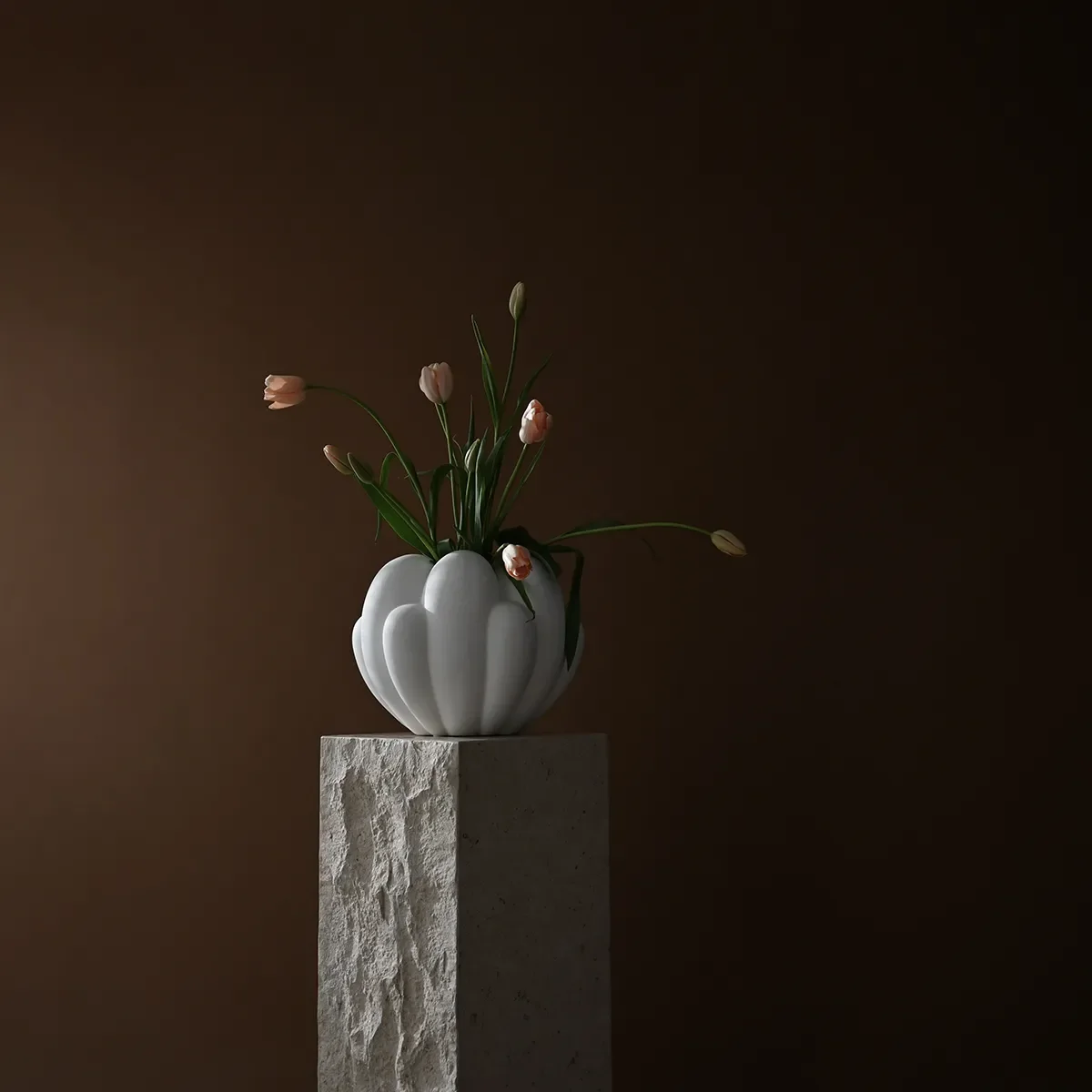 Håndlaget vase Bloom Mini Bone White H27 cm
