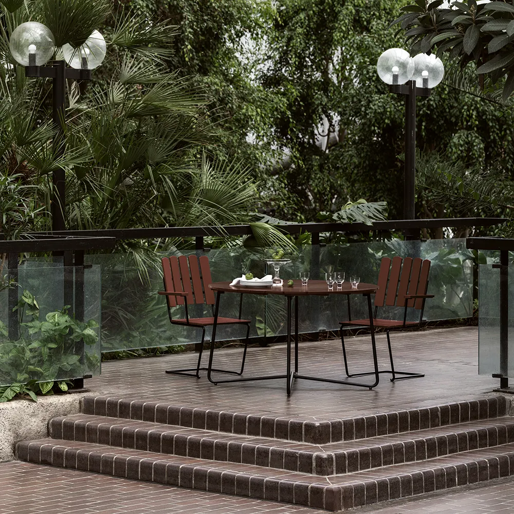 A2 lenestol Mørkerød lakkert eik / Svart